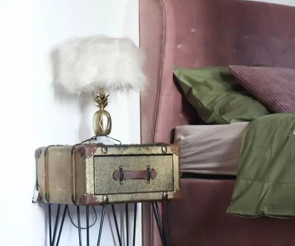 Offline - Cozy & Charming